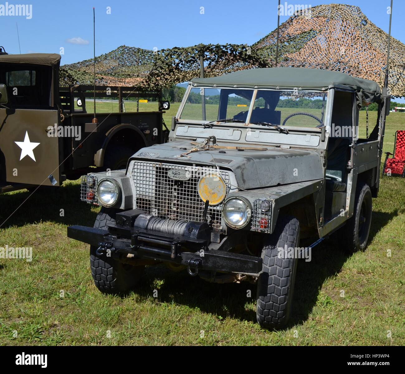 Dieses 1/2 Tonnen schwere leichte Militärfahrzeug von Land Rover wurde während einer Rallye im Tennessee Air Museum ausgestellt Stockfoto
