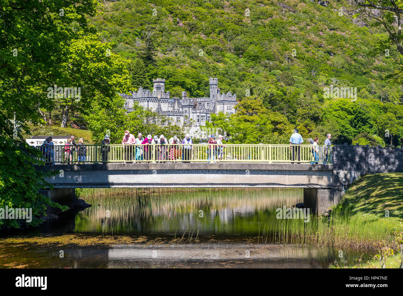 Kylemore Abbey ein Benediktinerkloster, gegründet im Jahr 1920 auf dem Gelände Kylemore Castle, Connemara, County Galway, Irland, Europa. Stockfoto