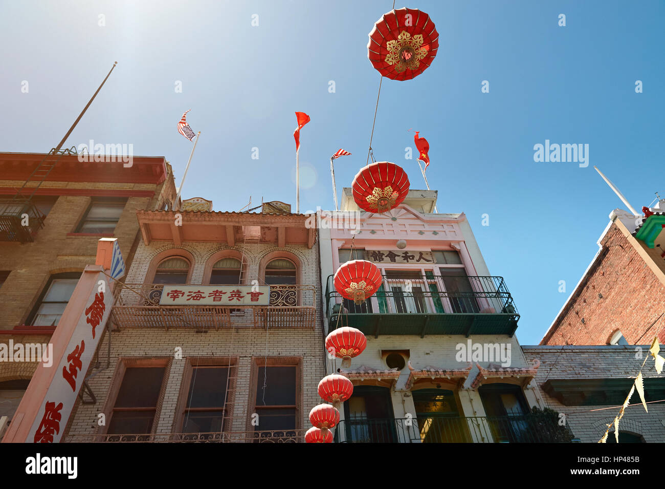 Chinatown in San Francisco mit dem leeren Raum auf blauen Himmel Straße. Stockfoto