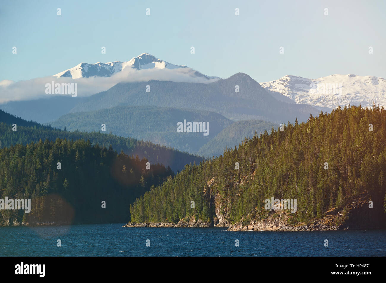 Alaskas Fjorde im Sommer sonniger Tag. Panoramablick auf norwegische Fjorde Stockfoto