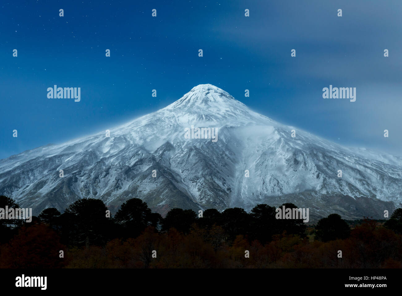 Lanin Vulkan, Chile und Argentinien Grenze. Stockfoto