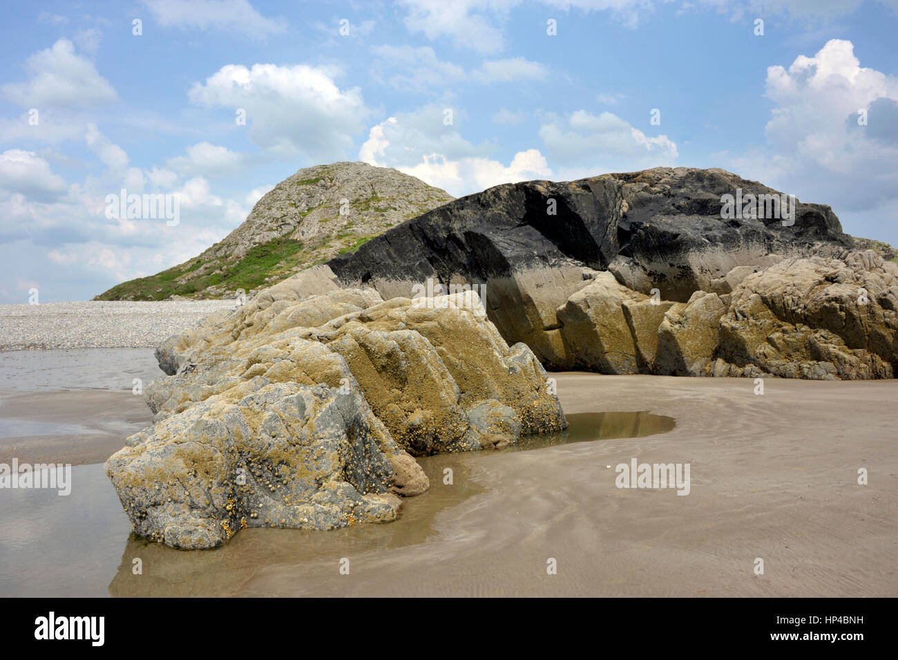 Landzunge Felsen im Black Rock Sands Beach in der Nähe von der walisischen Dorf von Morfa Bychan, Pothmadog, Gwynedd, Nordwales. VEREINIGTES KÖNIGREICH. Stockfoto