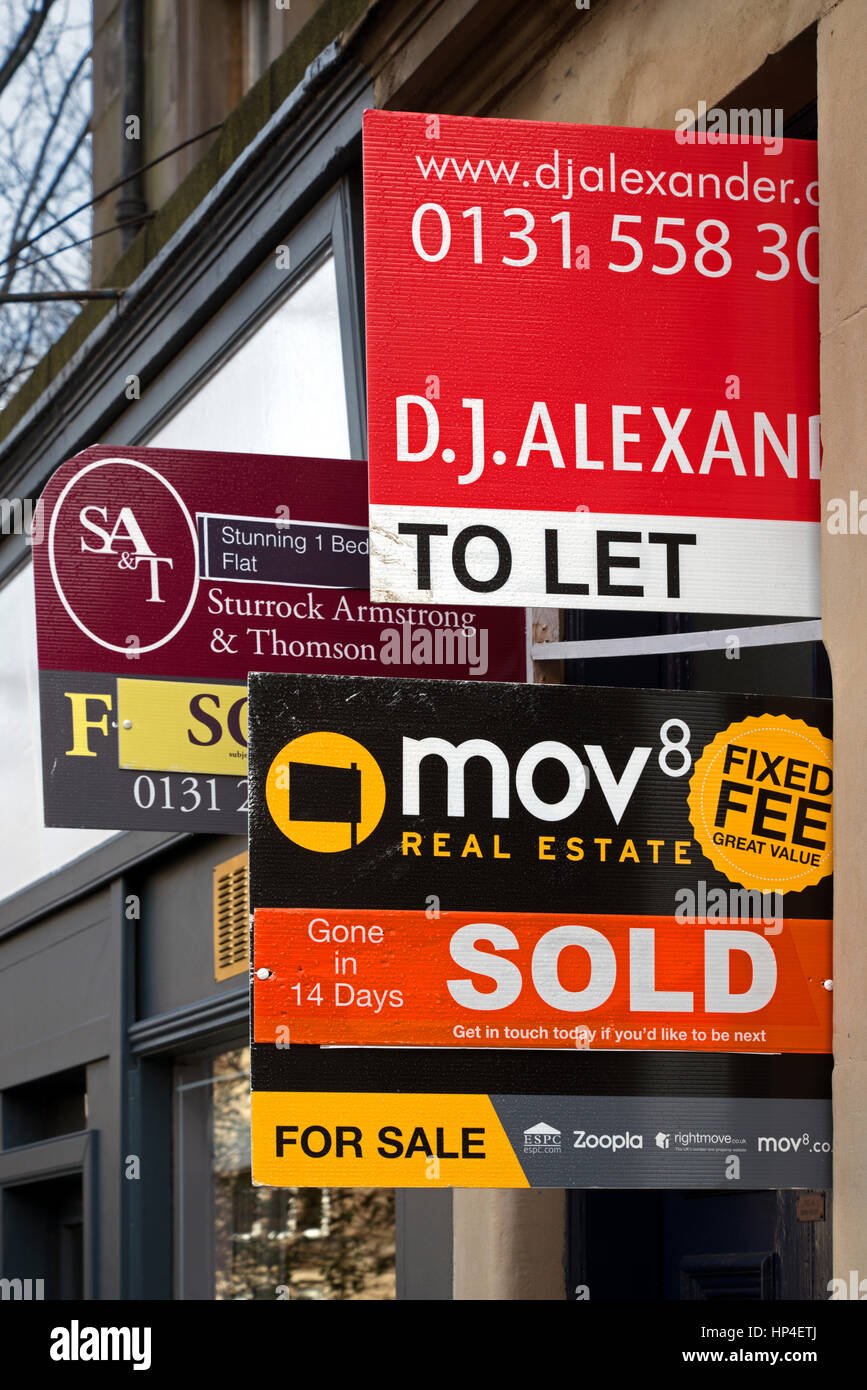 Eine Auswahl an zum Verkauf und lassen Sie Zeichen in Edinburgh, Scotland, UK Stockfoto