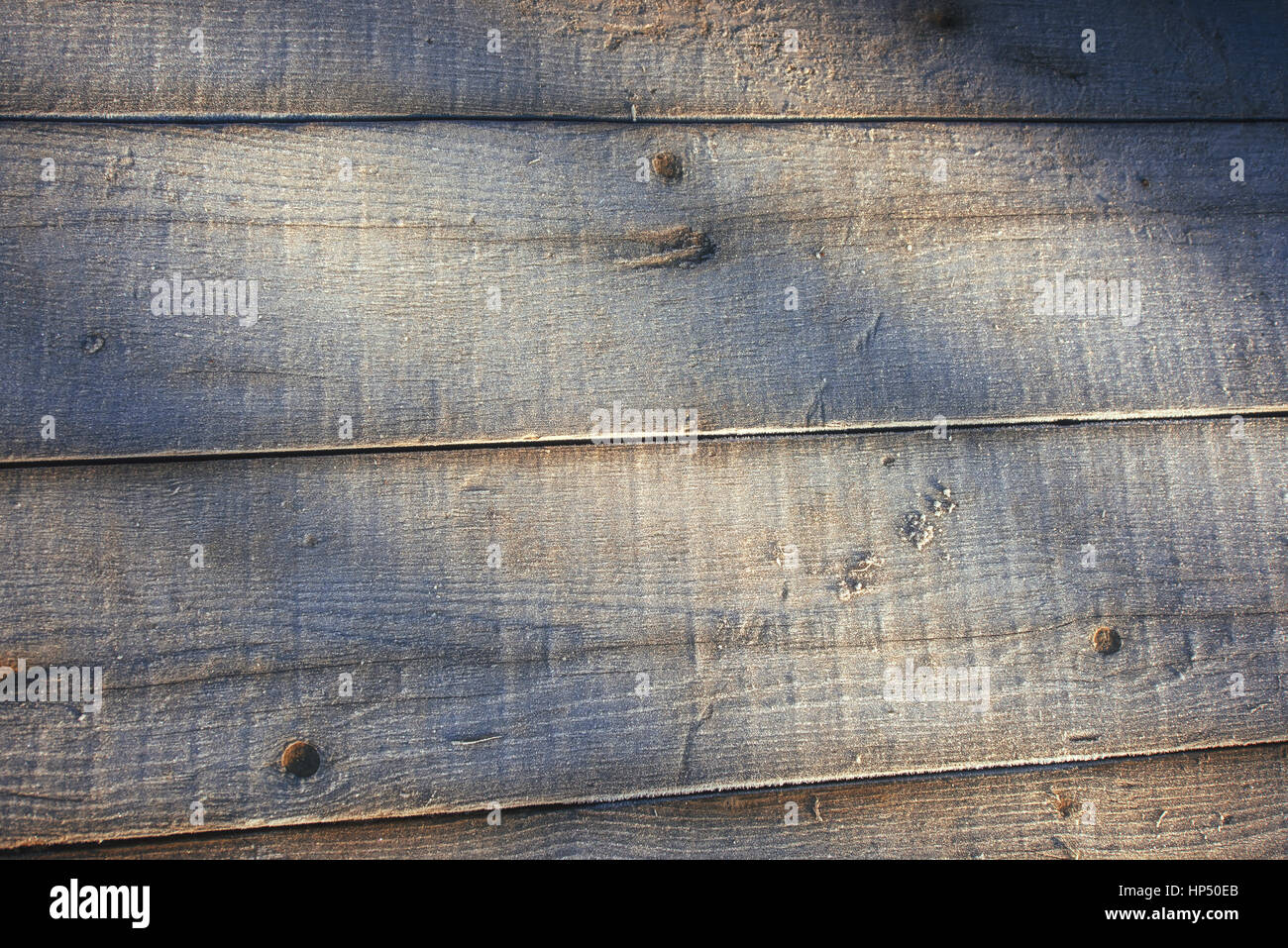 Holzstruktur mit Schnee Weihnachten Hintergrund. Frohes neues Jahr. Stockfoto