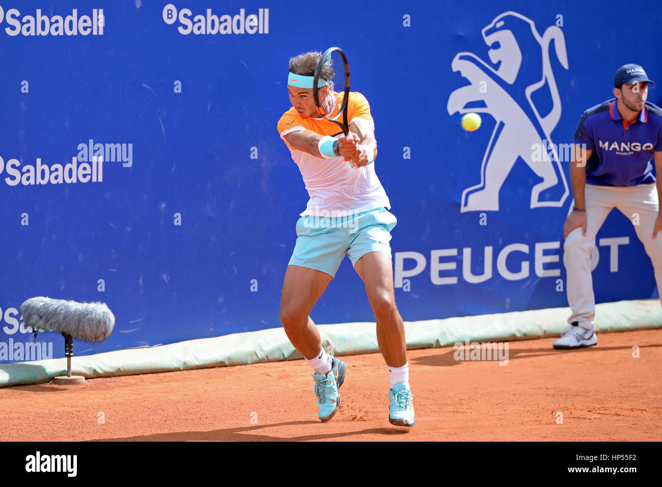 BARCELONA - 22 APR: Rafa Nadal (spanischer Tennisspieler) spielt bei der ATP Barcelona Open Banc Sabadell Conde de Godo-Turnier. Stockfoto