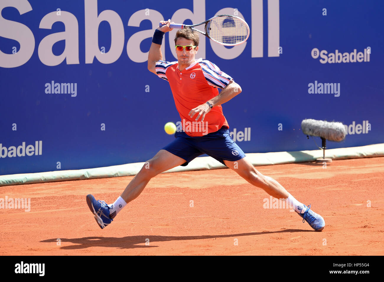 BARCELONA - 24 APR: Tommy Robredo (spanischer Tennisspieler) spielt bei der ATP Barcelona Open Banc Sabadell Conde de Godo-Turnier am 24. April 2015 in Stockfoto