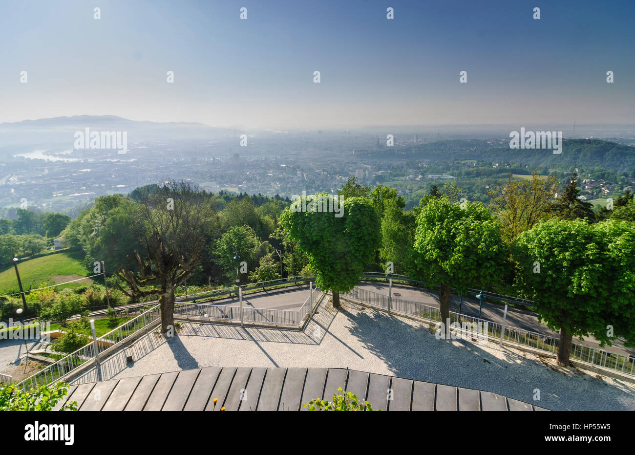 Linz view from pöstlingberg linz -Fotos und -Bildmaterial in hoher ...