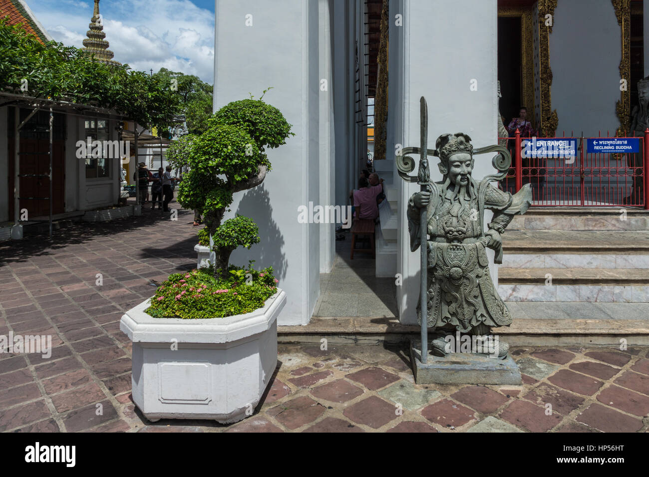 Buddhistischer Tempel des sich zurückneigenden Buddha (Wat Pho) in Bangkok, Thailand Stockfoto