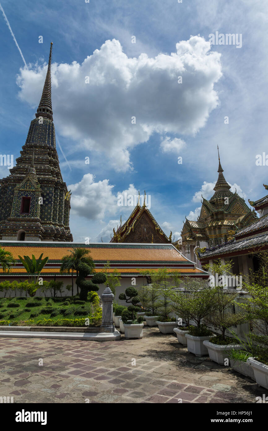 Buddhistischer Tempel des sich zurückneigenden Buddha (Wat Pho) in Bangkok, Thailand Stockfoto