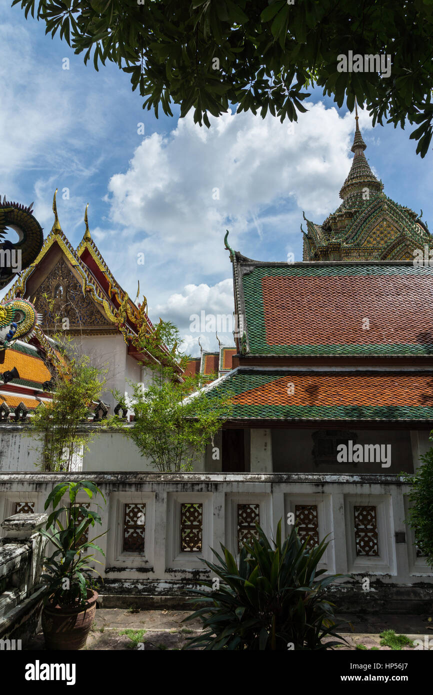 Buddhistischer Tempel des sich zurückneigenden Buddha (Wat Pho) in Bangkok, Thailand Stockfoto