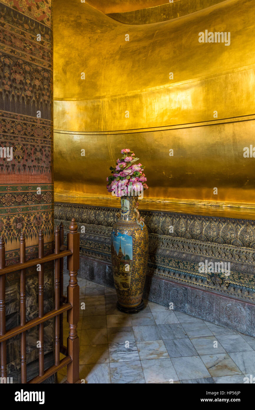Buddhistischer Tempel des sich zurückneigenden Buddha (Wat Pho) in Bangkok, Thailand Stockfoto