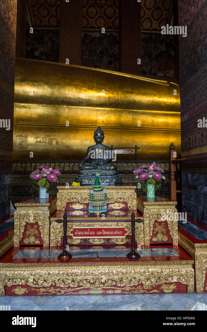 Buddhistischer Tempel des sich zurückneigenden Buddha (Wat Pho) in Bangkok, Thailand Stockfoto