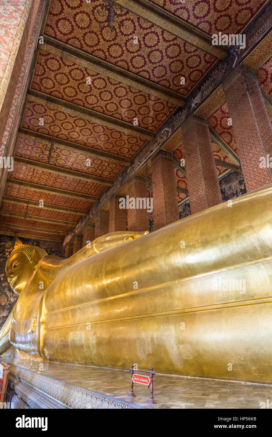 Buddhistischer Tempel des sich zurückneigenden Buddha (Wat Pho) in Bangkok, Thailand Stockfoto