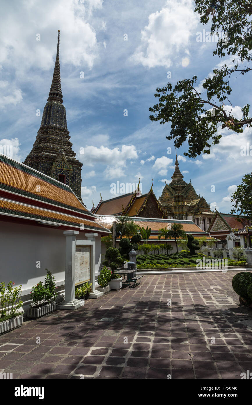 Buddhistischer Tempel des sich zurückneigenden Buddha (Wat Pho) in Bangkok, Thailand Stockfoto