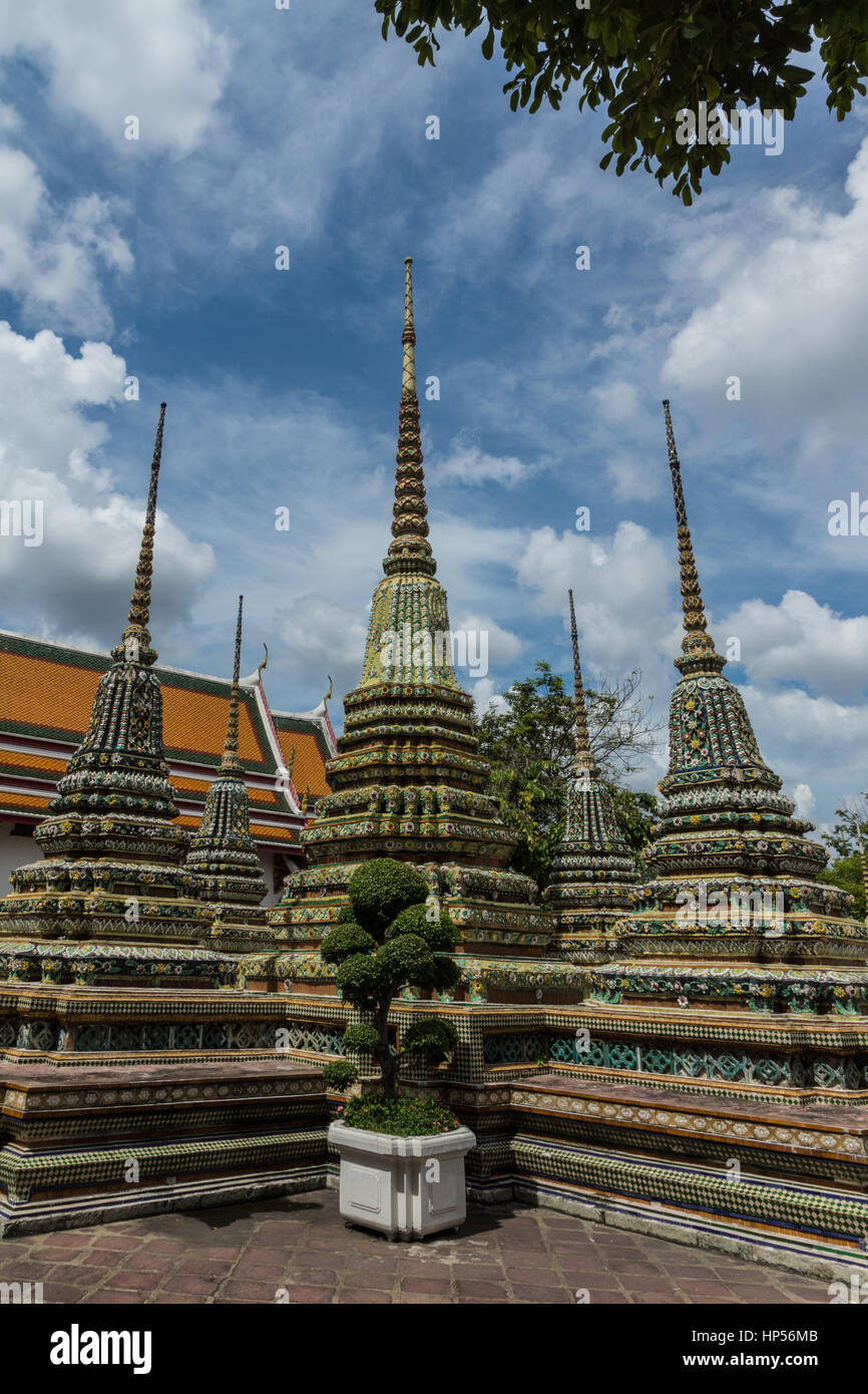 Buddhistischer Tempel des sich zurückneigenden Buddha (Wat Pho) in Bangkok, Thailand Stockfoto