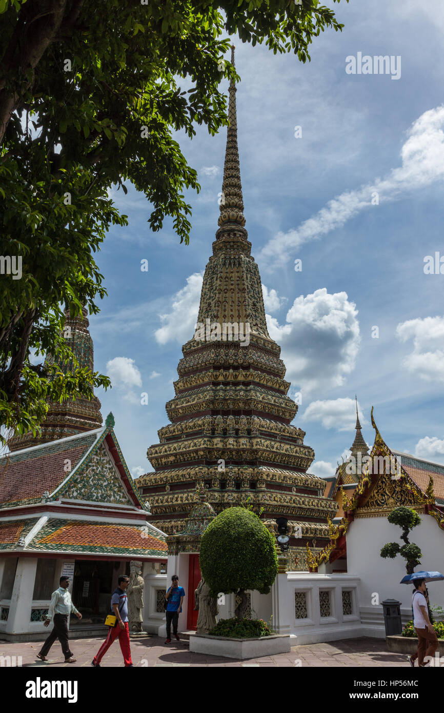 Buddhistischer Tempel des sich zurückneigenden Buddha (Wat Pho) in Bangkok, Thailand Stockfoto