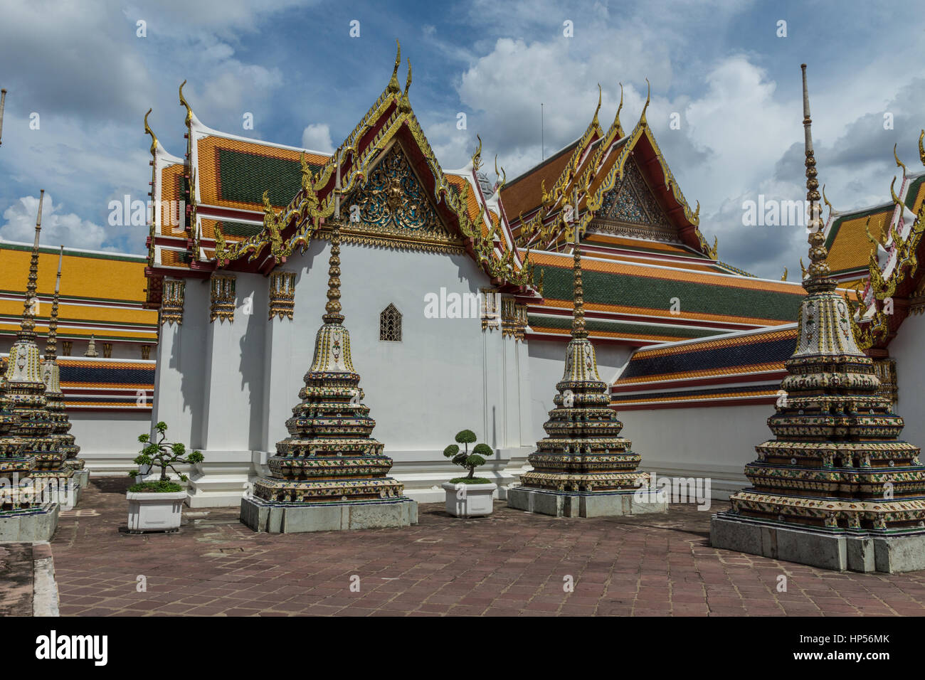 Buddhistischer Tempel des sich zurückneigenden Buddha (Wat Pho) in Bangkok, Thailand Stockfoto