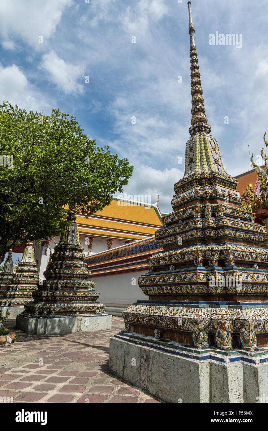 Buddhistischer Tempel des sich zurückneigenden Buddha (Wat Pho) in Bangkok, Thailand Stockfoto