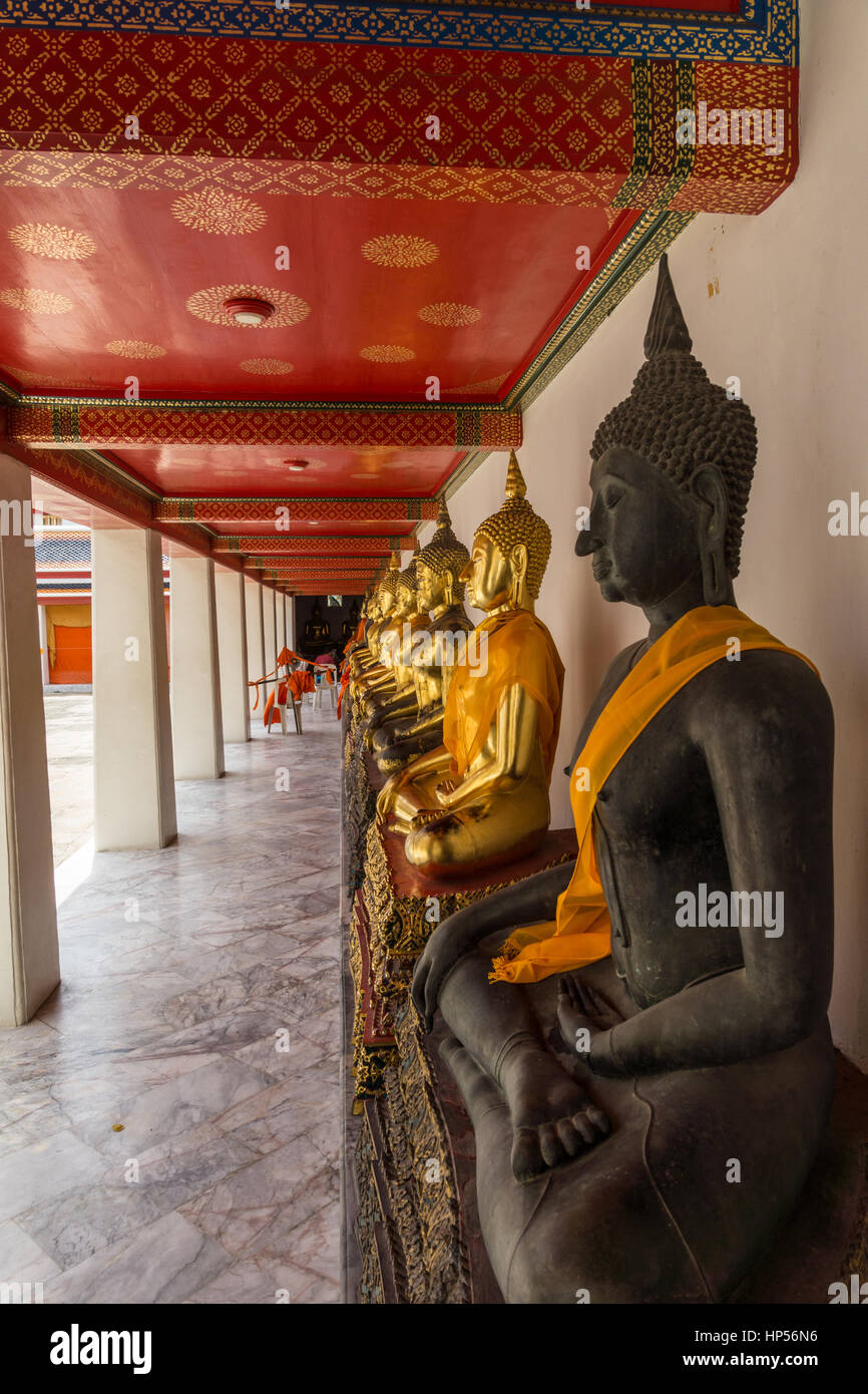 Buddhistischer Tempel des sich zurückneigenden Buddha (Wat Pho) in Bangkok, Thailand Stockfoto