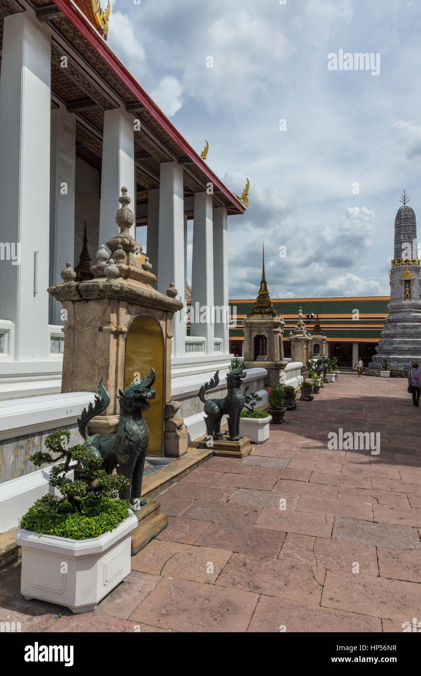 Buddhistischer Tempel des sich zurückneigenden Buddha (Wat Pho) in Bangkok, Thailand Stockfoto