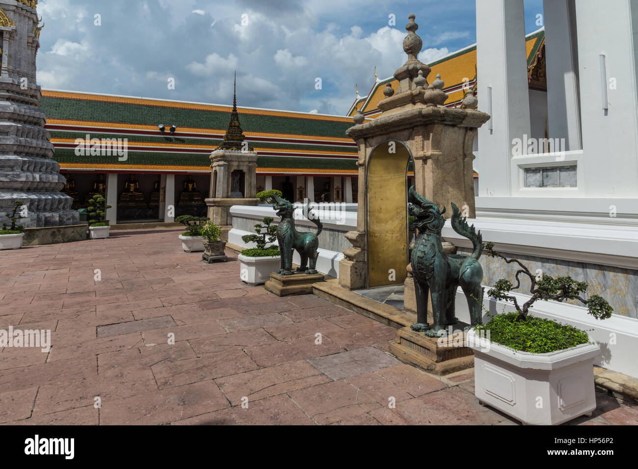 Buddhistischer Tempel des sich zurückneigenden Buddha (Wat Pho) in Bangkok, Thailand Stockfoto