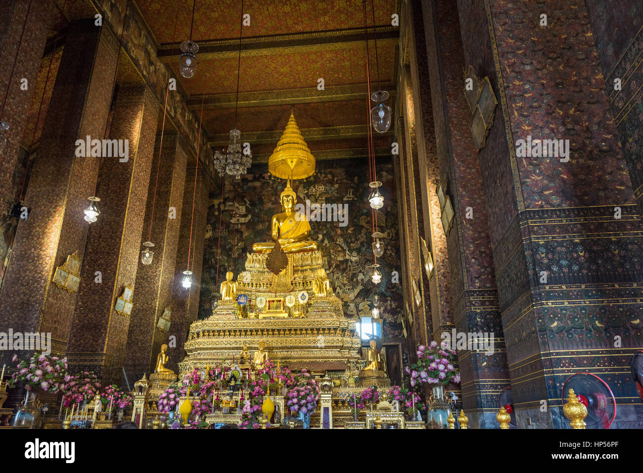 Buddhistischer Tempel des sich zurückneigenden Buddha (Wat Pho) in Bangkok, Thailand Stockfoto