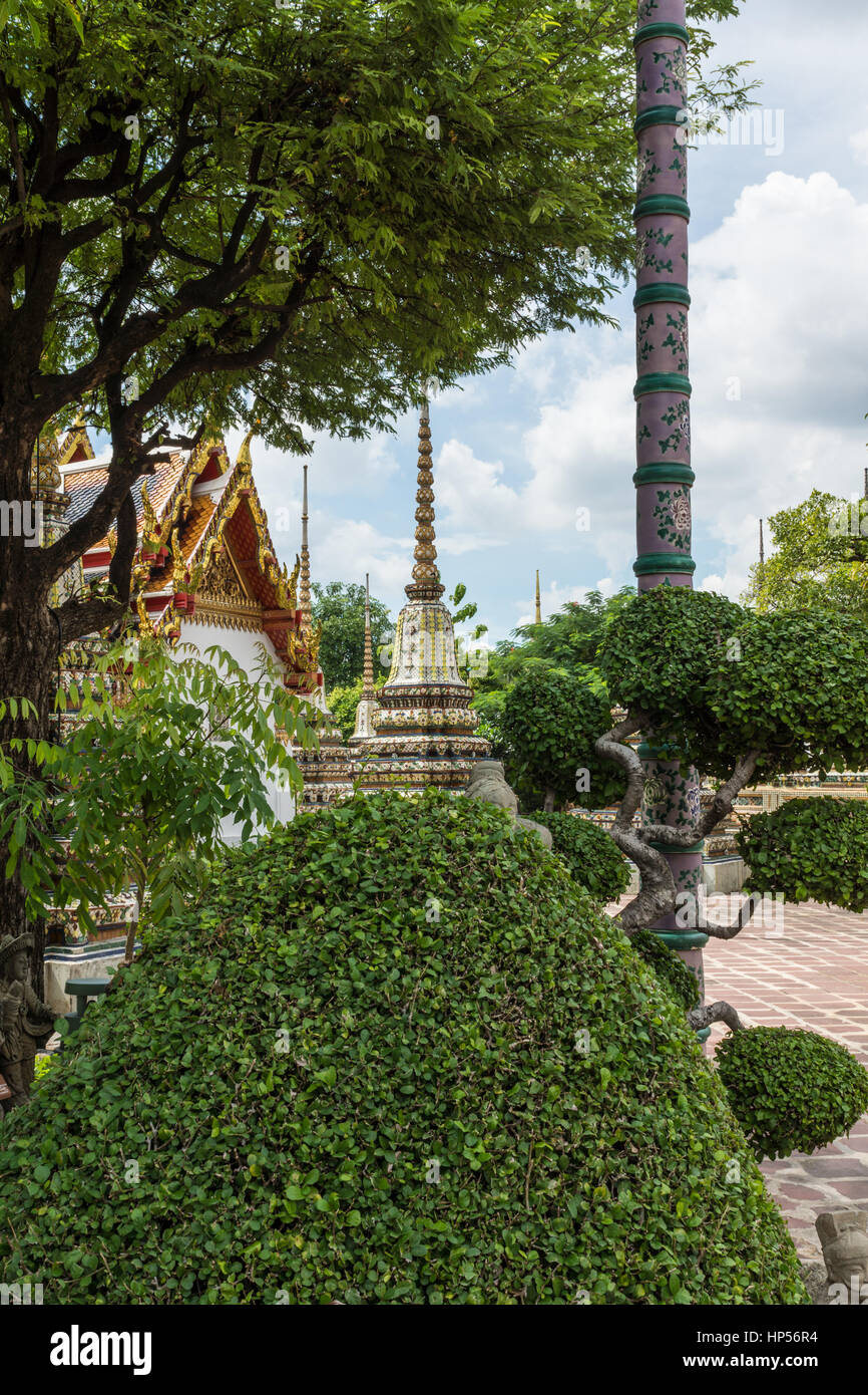 Buddhistischer Tempel des sich zurückneigenden Buddha (Wat Pho) in Bangkok, Thailand Stockfoto
