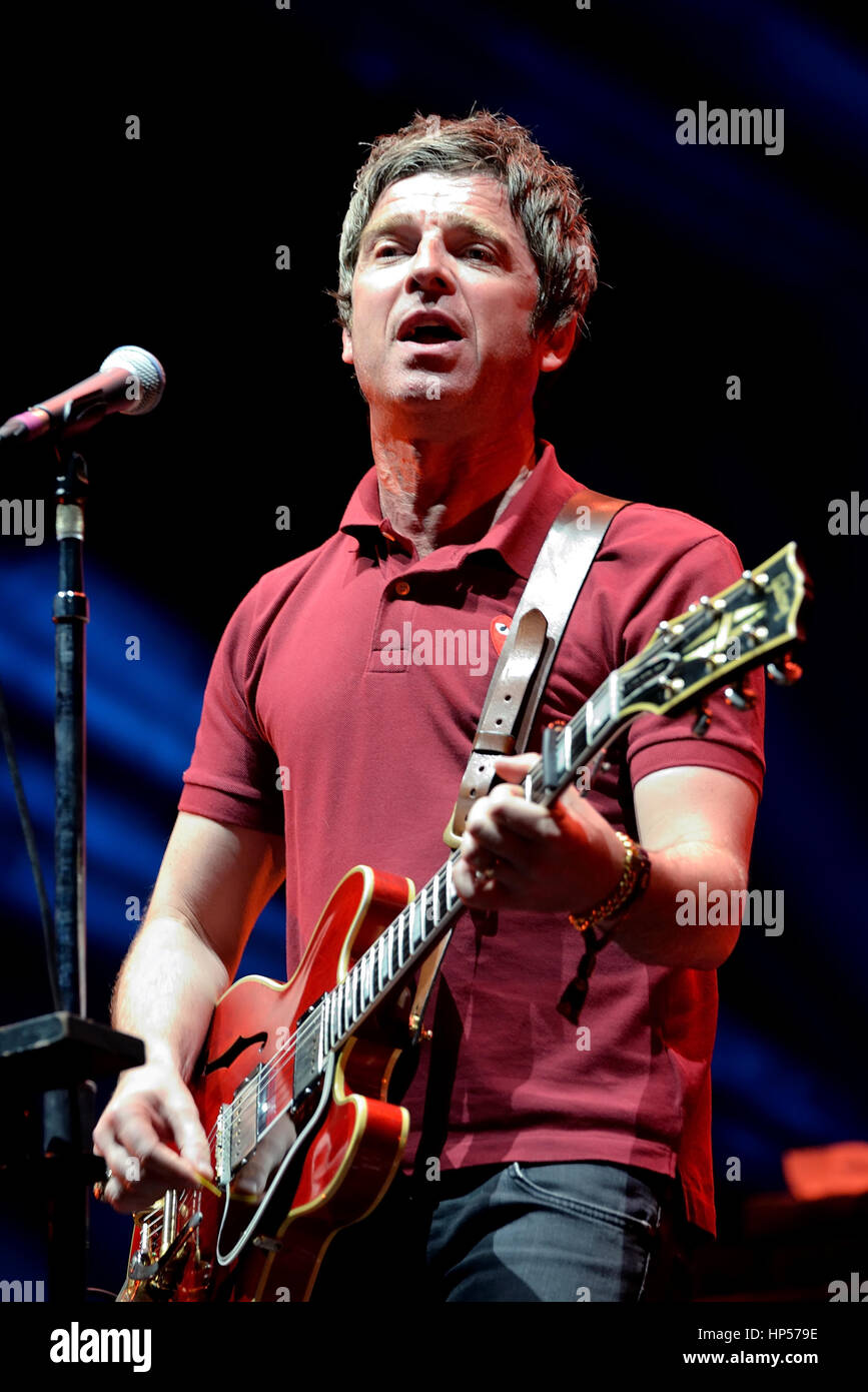 BENICASSIM, Spanien - 17 JUL: Noel Gallagher (britischer Musiker, Sänger, Gitarrist und Songwriter) führt auf FIB Festival am 17. Juli 2015 in Benicass Stockfoto