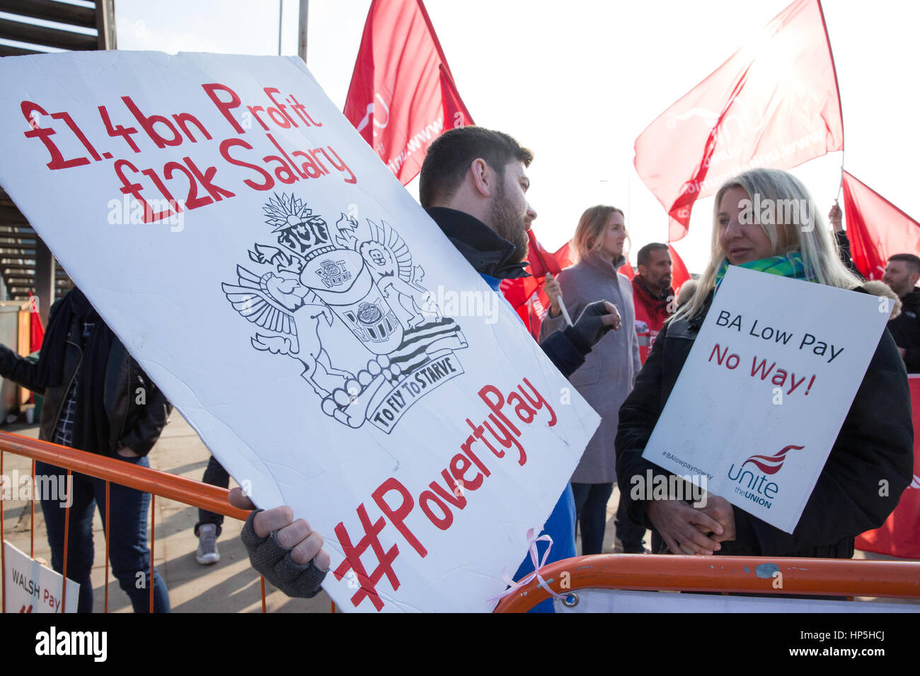 London, UK. 18. Februar 2017. Markante British Airways gemischte Flotte Flugbegleiter, die Zugehörigkeit zu der Unite gewerkschaftlichen Protest gegen Hatton Cross in der Nähe von Heathrow Airport. Der aktuelle Streik, Teil einer lang andauernden Streit, werden vom 17.-20. Februar starten und weitere Tage von Arbeitskampfmaßnahmen geplant worden. Bildnachweis: Mark Kerrison/Alamy Live-Nachrichten Stockfoto