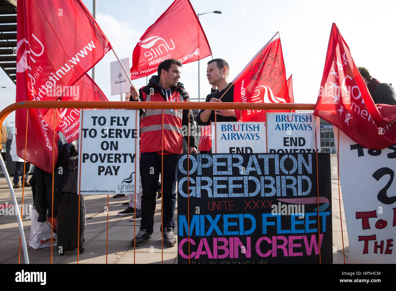 London, UK. 18. Februar 2017. Markante British Airways gemischte Flotte Flugbegleiter, die Zugehörigkeit zu der Unite gewerkschaftlichen Protest gegen Hatton Cross in der Nähe von Heathrow Airport. Der aktuelle Streik, Teil einer lang andauernden Streit, werden vom 17.-20. Februar starten und weitere Tage von Arbeitskampfmaßnahmen geplant worden. Bildnachweis: Mark Kerrison/Alamy Live-Nachrichten Stockfoto