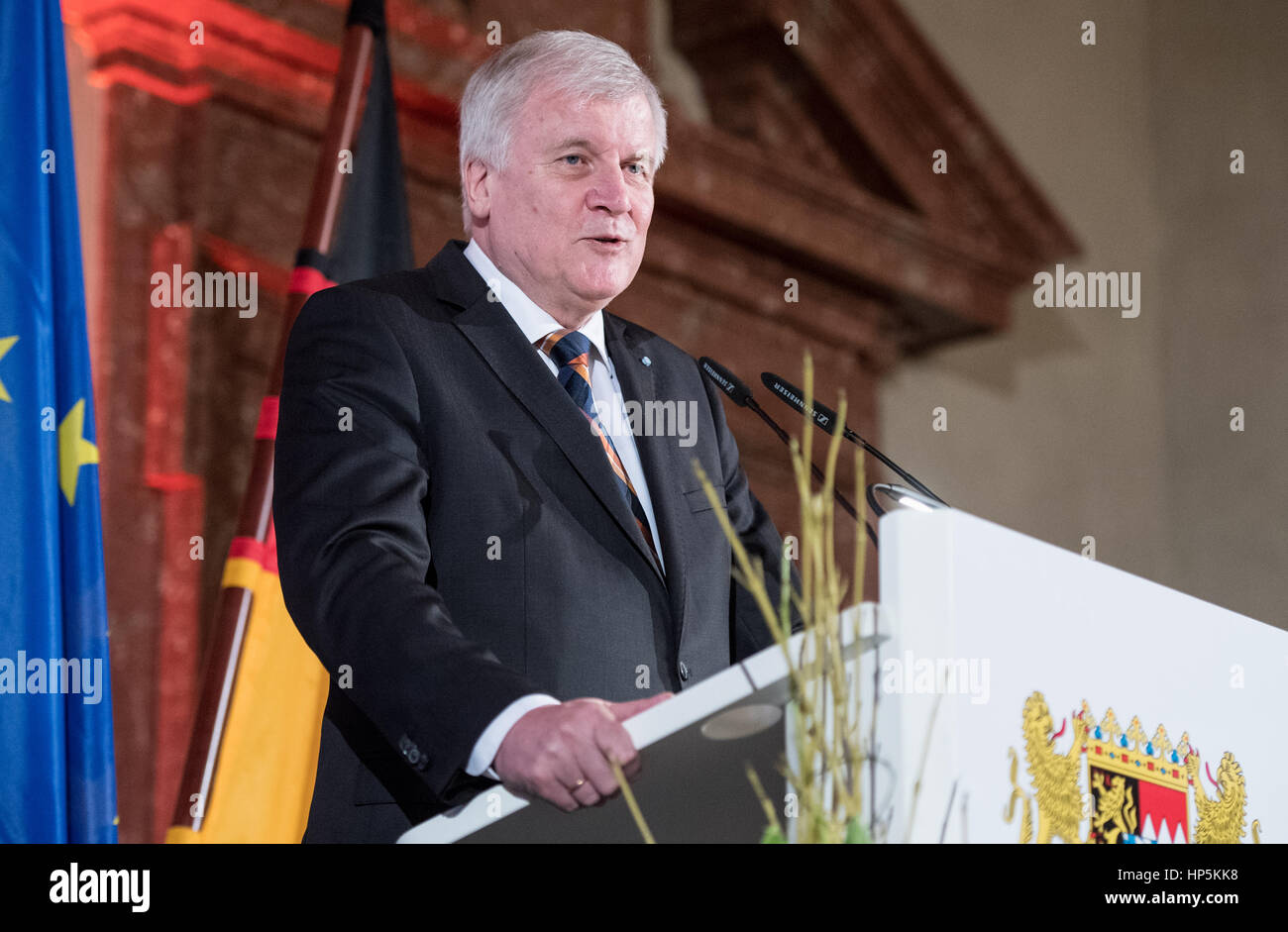 München, Deutschland. 18. Februar 2017. Der Ministerpräsident von Bayern Horst Seehofer (CSU) hält eine Ansprache auf der Münchner Sicherheitskonferenz in München, Deutschland, 18. Februar 2017. Die zweitägige Konferenz begann auf der 17.02.17 und auf die 19.02.17 schließen. Foto: Matthias Balk/Dpa/Alamy Live News Stockfoto