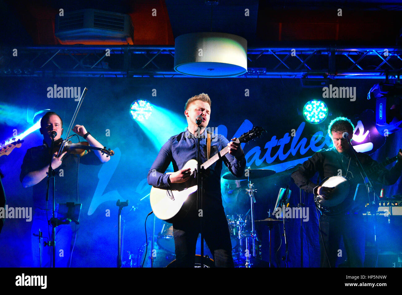 Valley Hotel, Fivemiletown, Nordirland. 19. Februar 2017. Irish Country-Sänger Lee Matthews Live in Konzert im Tal Hotel. Bildnachweis: Mark Winter/Alamy Live-Nachrichten Stockfoto