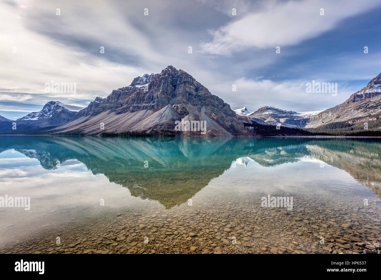 Schöne Bow Lake in den kanadischen Rockies, entlang dem Icefield Parkway in Banff National Park, Alberta Stockfoto