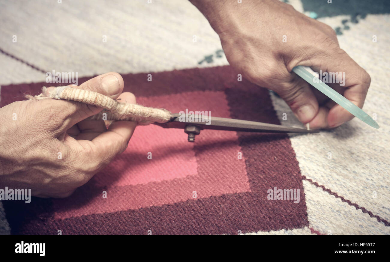 Prozess der Teppichherstellung in Bangladesch Stockfoto