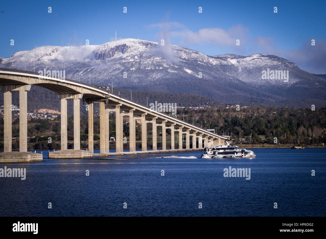 Mount Wellington und Tasman Bridge Anzeigen von Rose Bay, Hobart, Tasmanien, Australien Stockfoto
