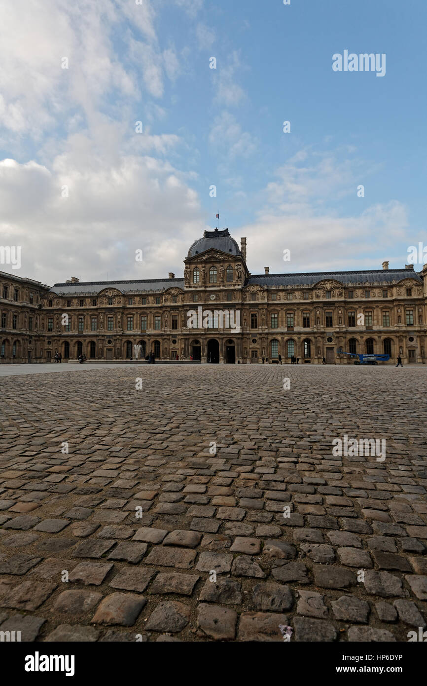 Pflastersteine im Hof des Louvre in Paris Frankreich Stockfoto