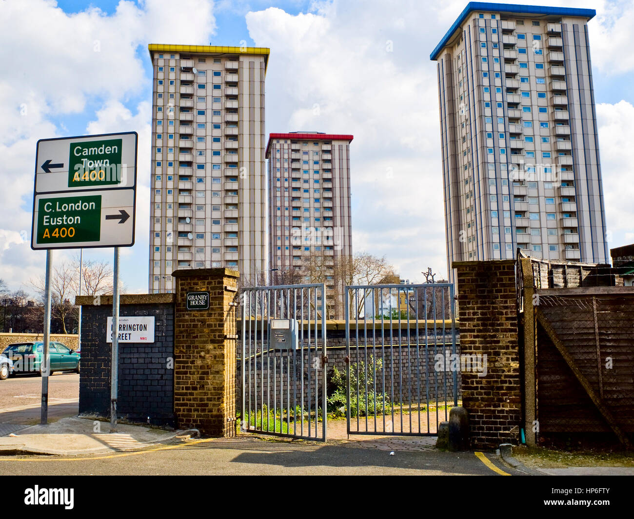Ampthill Wohnsiedlung in der Nähe von Mornington Crescent in London identifiziert durch die markante Farbe codiert Hochhäuser in der Nähe von Euston und Somers Town Stockfoto