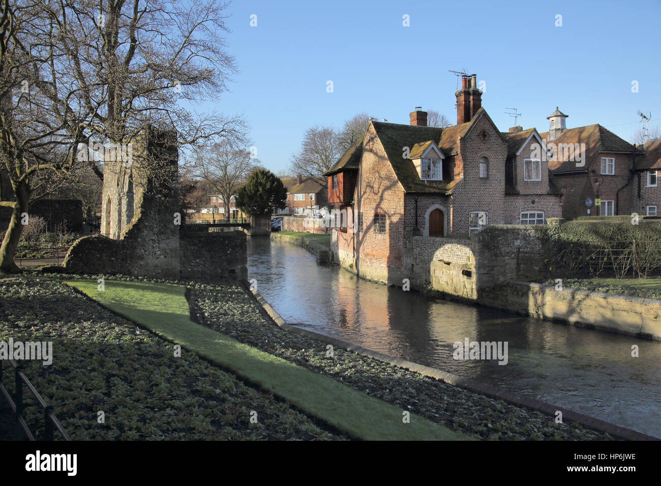 der Fluss Stour fließt durch die alte Stadt von Canterbury kent Stockfoto