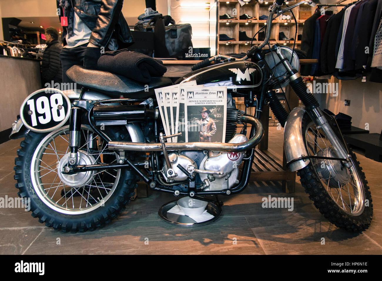 Unvergleichliche Motorrad im Shop anzeigen Stockfoto