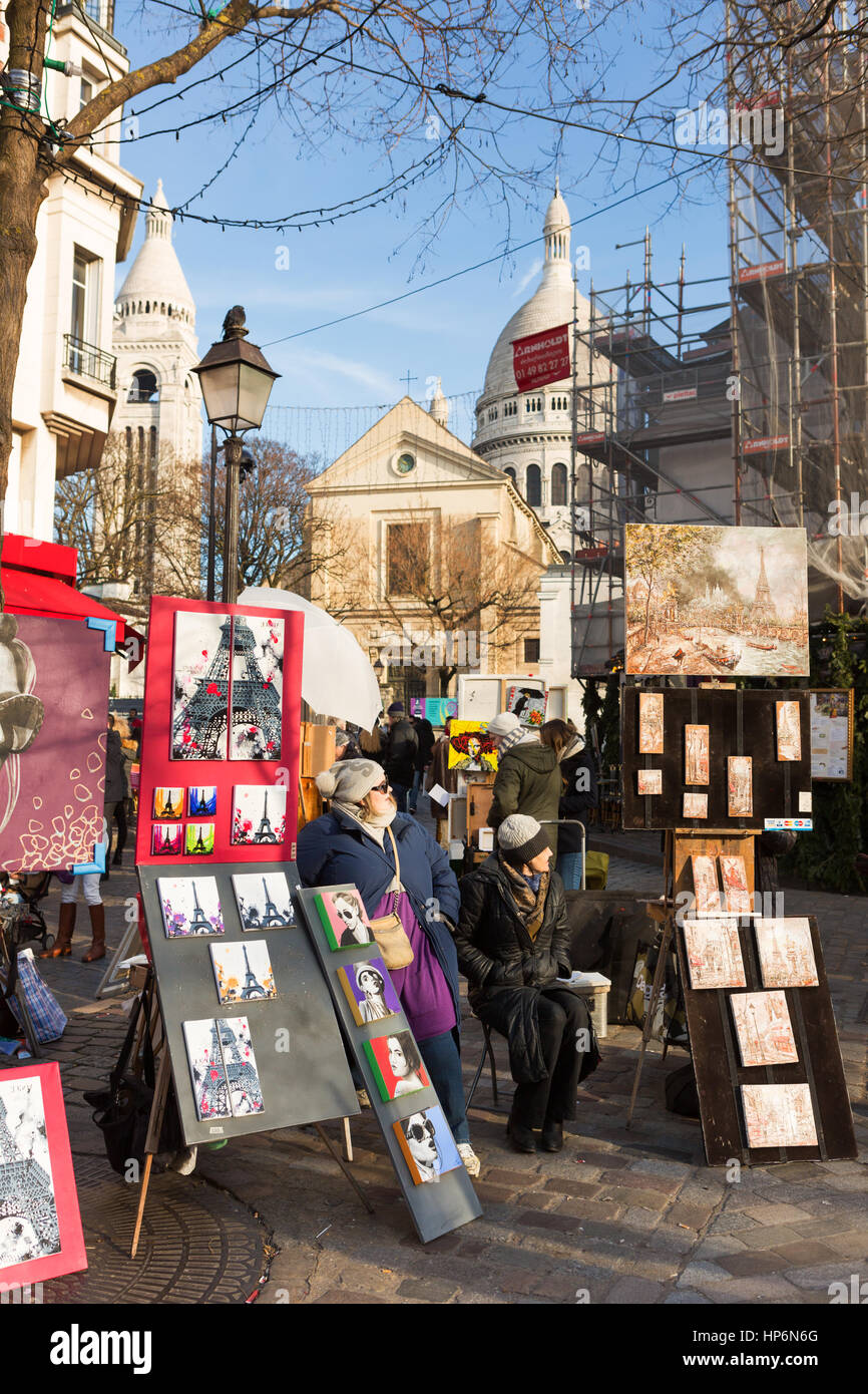 Paris, Frankreich-Januar 22,2017: Montmartre und La Place du Tertre ist sehr berühmter Ort in Paris.Many Maler und Künstler auf der Straße zeigen und versuchen, th zu verkaufen Stockfoto