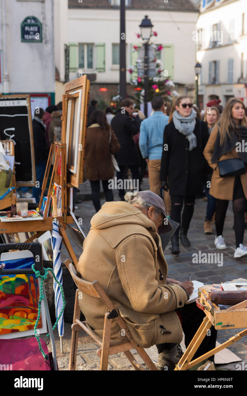 Paris, Frankreich-Januar 22,2017: Montmartre und La Place du Tertre ist sehr berühmter Ort in Paris.Many Maler und Künstler auf der Straße zeigen und versuchen, th zu verkaufen Stockfoto