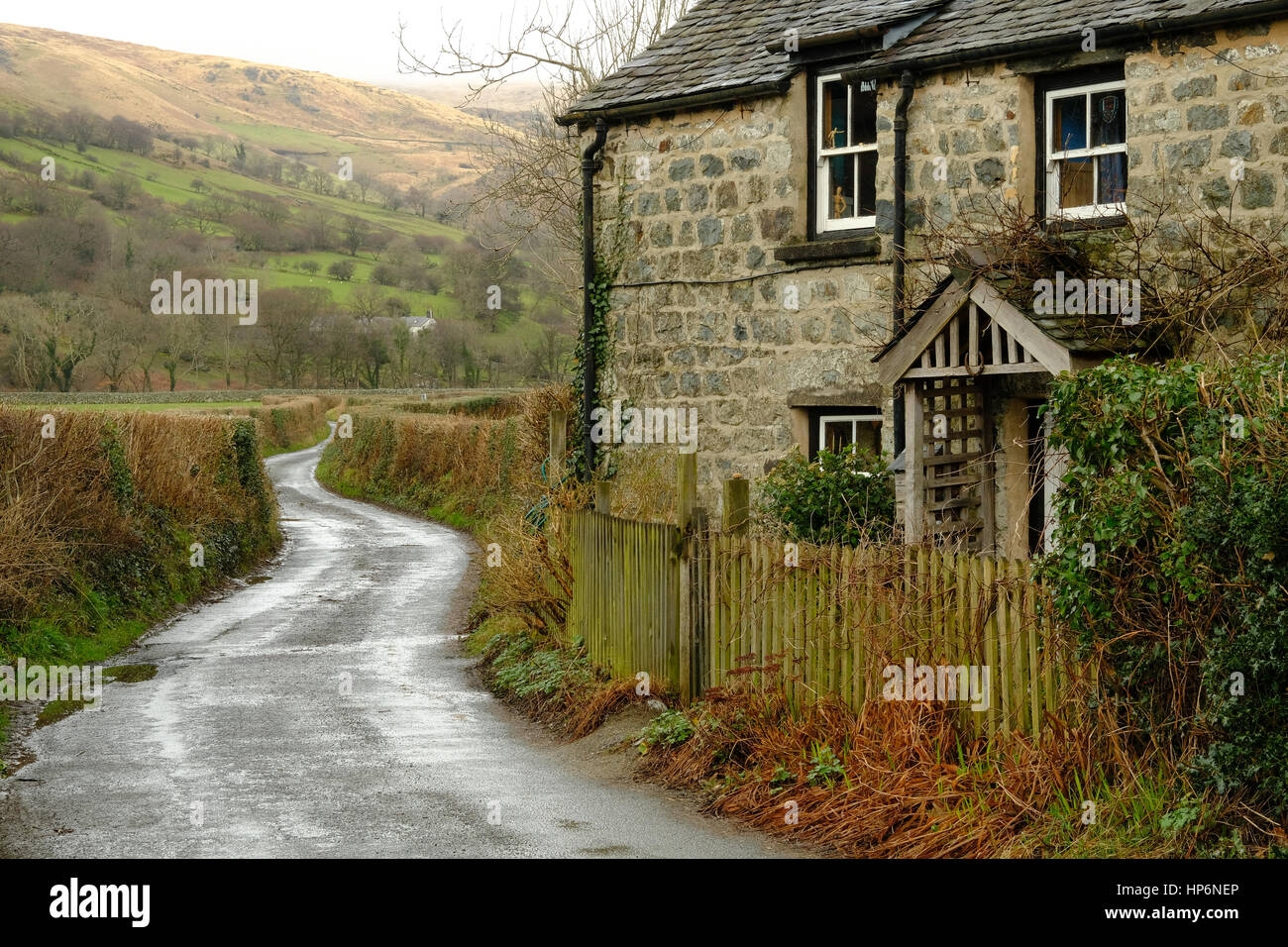 Ferienhaus von einem Feldweg in Wales Stockfoto