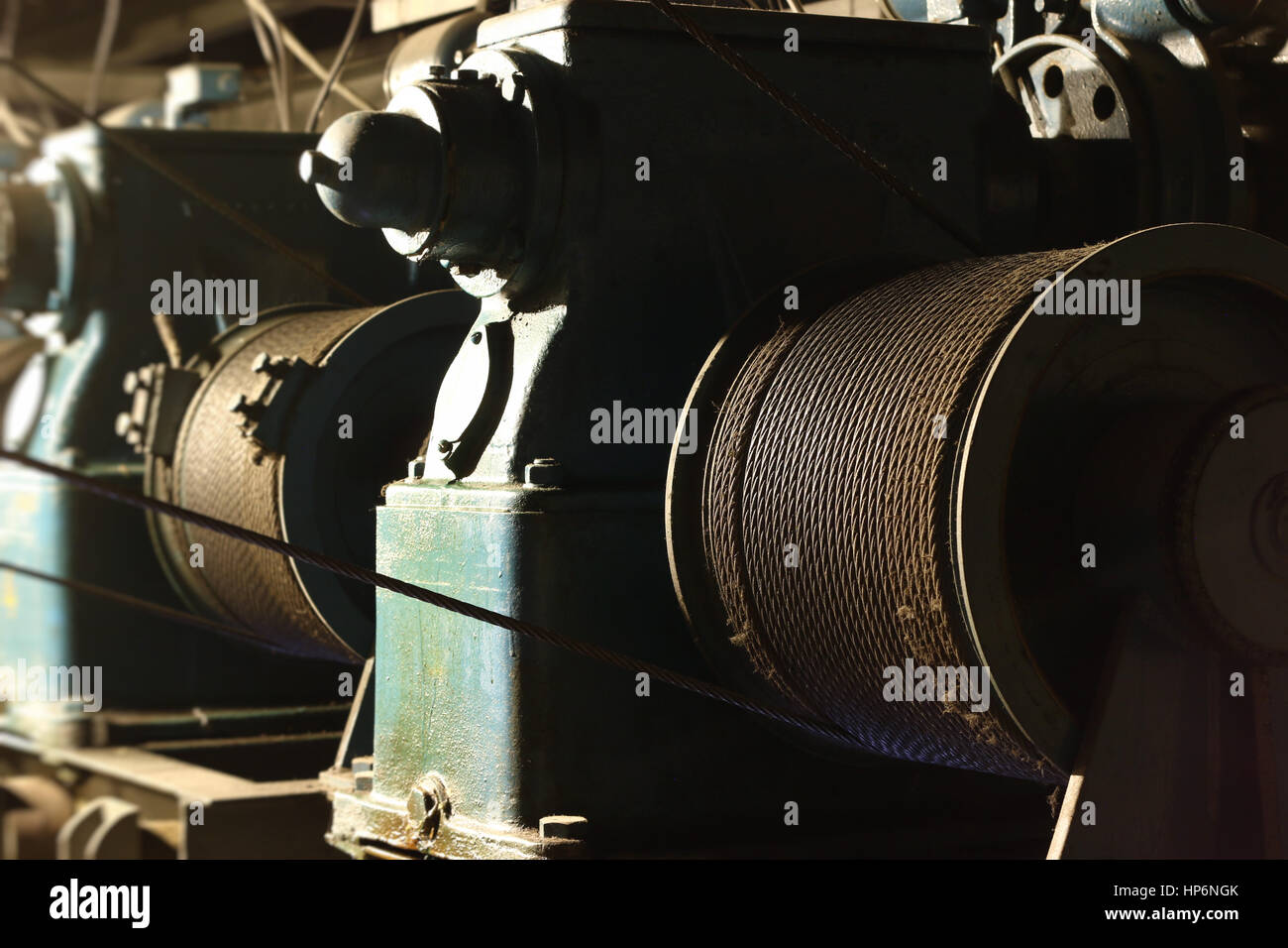 Detail der Hubwerke Trommel mit Stahlseil Stockfoto