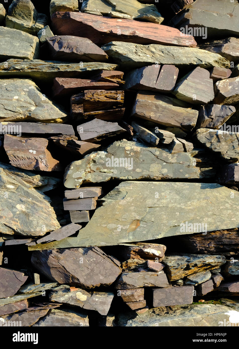 Detail einer Wand aus Schieferplatten Stockfotografie Alamy