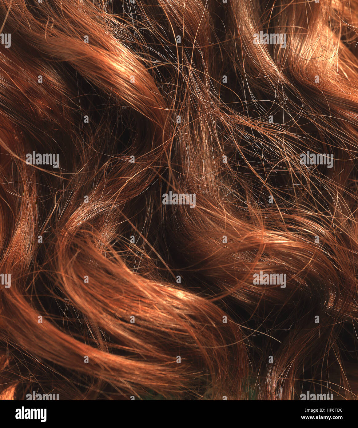 Glänzendes Haar Sperre Nahaufnahme. Braune Haare Hintergrund. Stockfoto