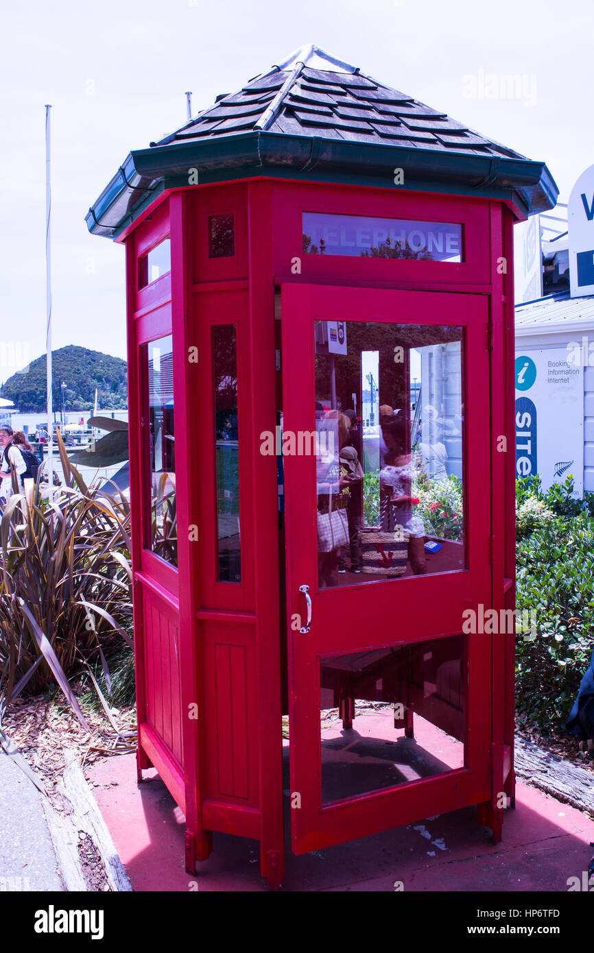 Rote Telefonzelle in Paihia Neuseeland Stockfoto