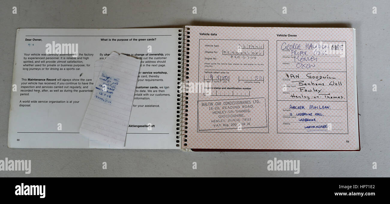Dokumente für das Black Porsche 928 S Coupé, das einst im Besitz von Beatle George Harrison war, das im jährlichen Beatles-Verkauf von Omega Auctions am 18. März verkauft wird und voraussichtlich &ACIRC;£20,000 holen wird. Stockfoto