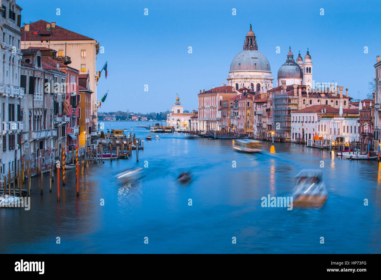 Übernachtung in Venedig Skyline von Canal in Venedig Italien. Stockfoto