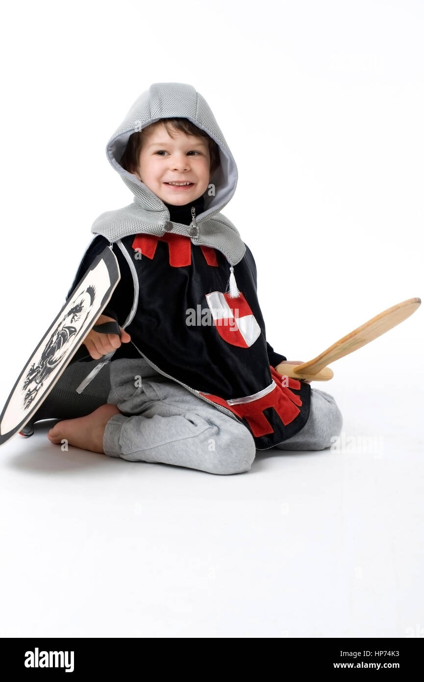 Model Release, Kleiner Junge, 4, als Ritter Verkleidet - kleiner Junge kostümiert als Ritter Stockfoto