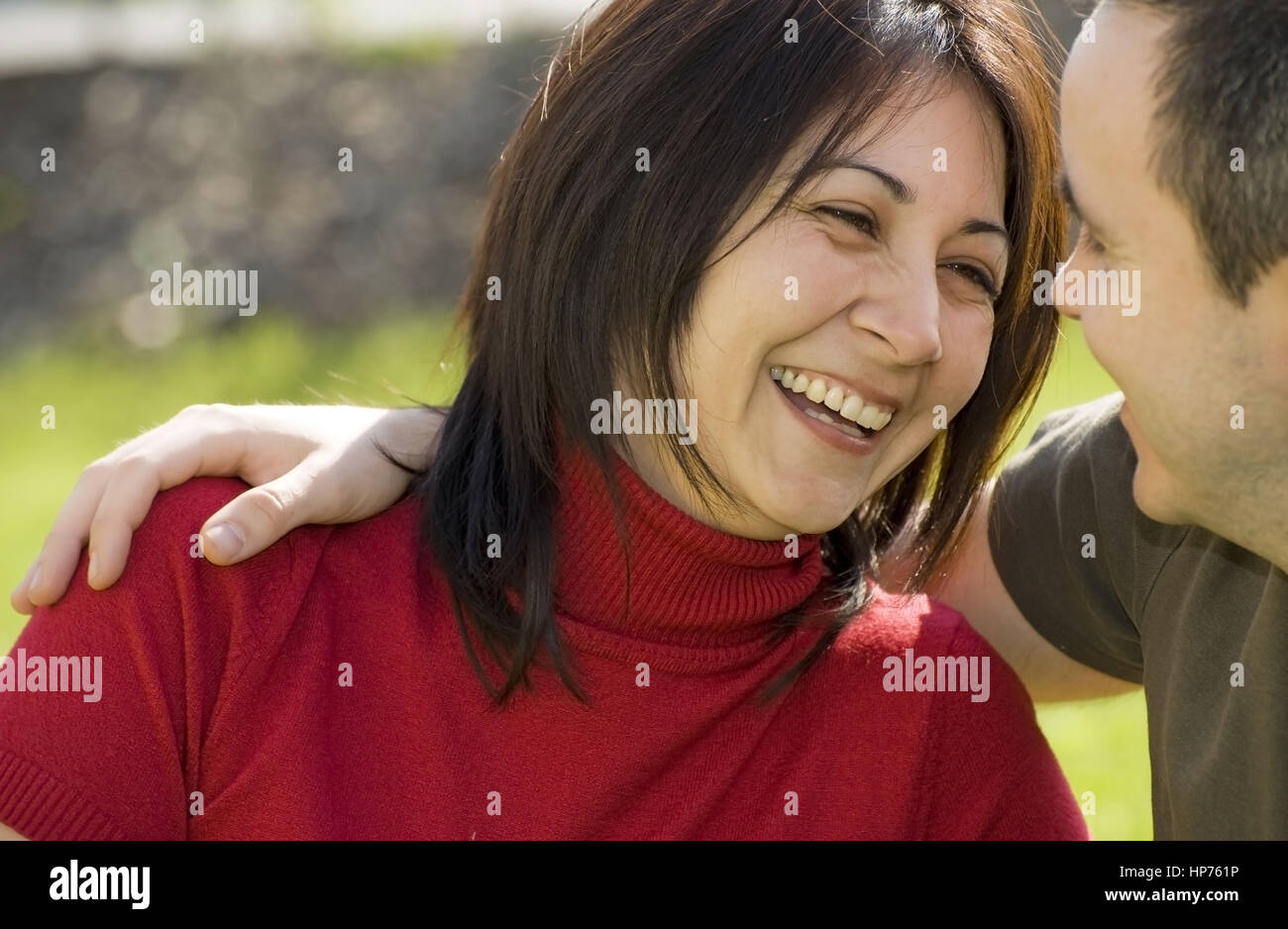 Model Release, Miteinander Lachendes Paar - paar lachen Stockfoto